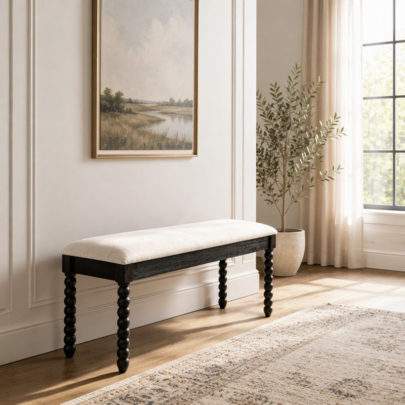 Banc de rangement en bois de style champêtre avec coussin moelleux et pieds tournés pour un confort et un style impeccables dans l'entrée