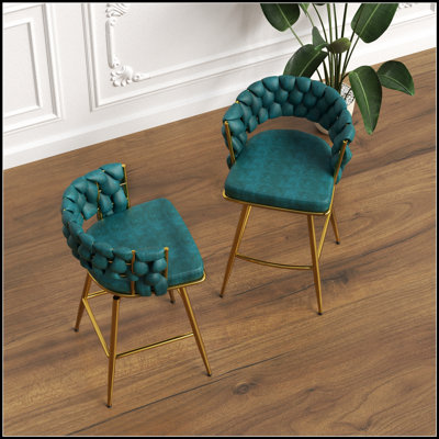 Ensemble de 2 tabourets de bar élégants en suède tissé avec pieds dorés, parfaits pour des sièges élégants et confortables dans divers environnements.