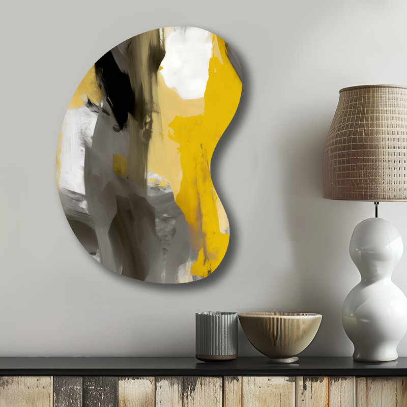 Jaune moutarde et gris vif II - forme de flèche abstraite - art mural métallique asymétrique, H 31 po x l 22 po
