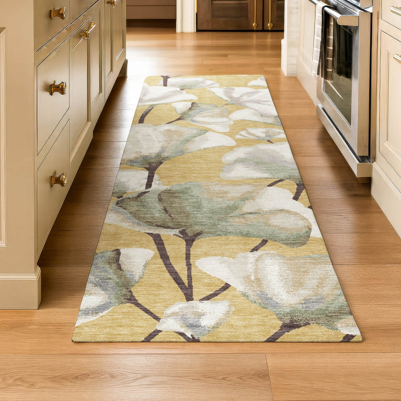 Tapis floral lavable à la machine de qualité supérieure Mayfield AMF2405, Doré, Tapis de couloir 2 pi 3 po x 7 pi 6 po