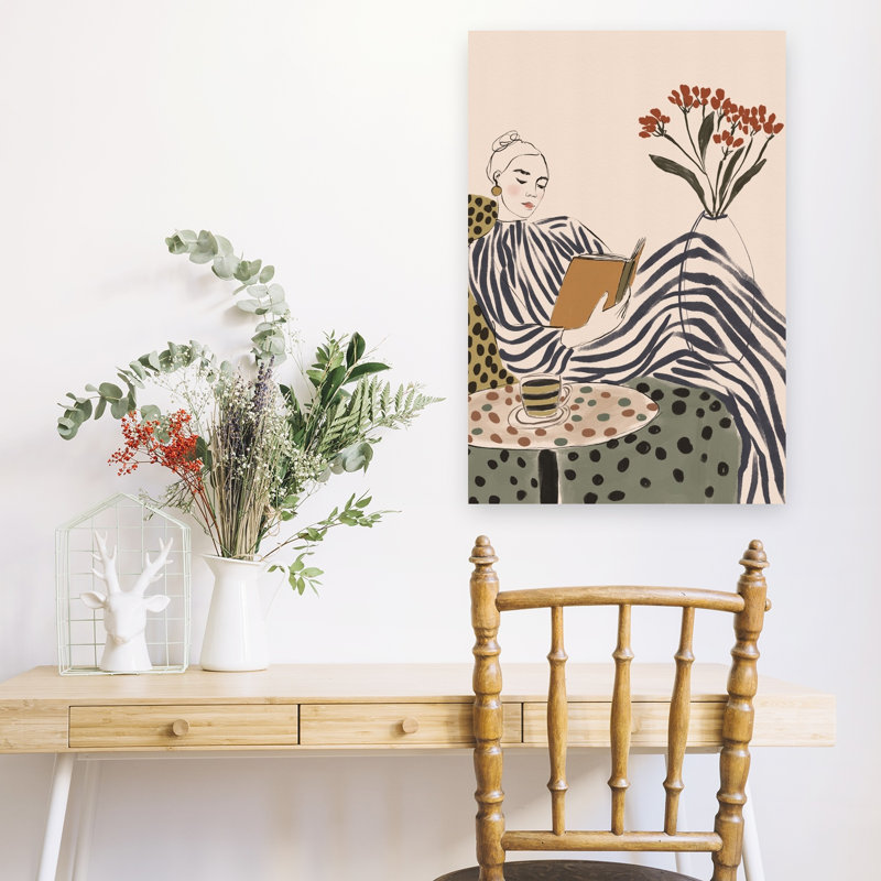 Femme chic lisant une fleur abstraite et moderne, art mural