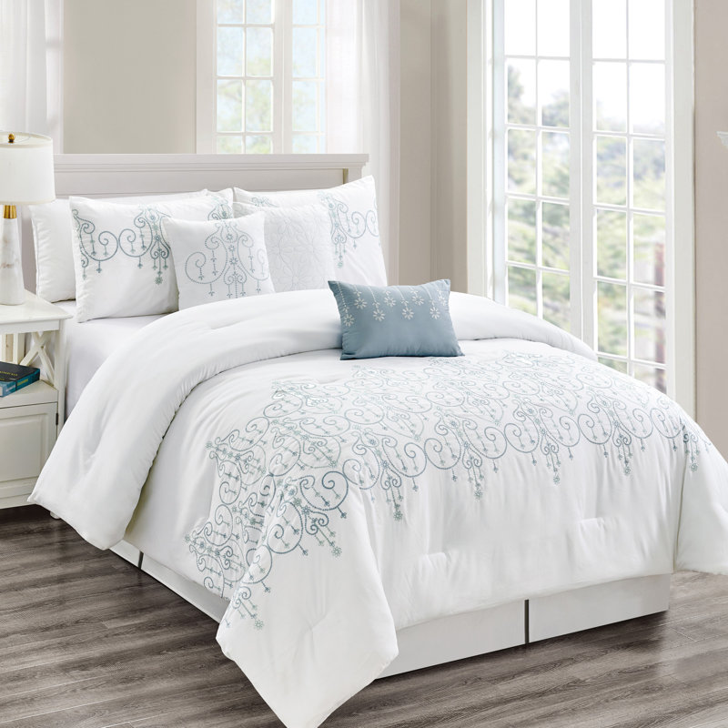 Geometric Shapes Comforter, Queen Comforter + 6 Additional Pieces