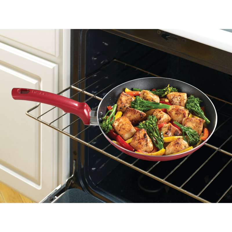 Batterie de cuisine antiadhésive T-fal Essentials, casserole de 3 pintes, rouge