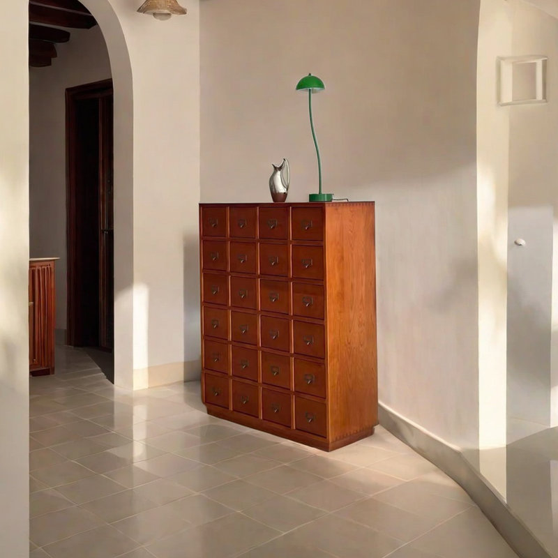Commode vintage à plusieurs tiroirs
