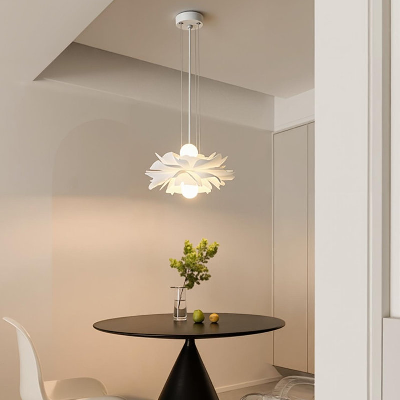 Luminaire suspendu 1 lumière fleur blanche, H 7,87 po x l 15,74 po x P 15,74 po 