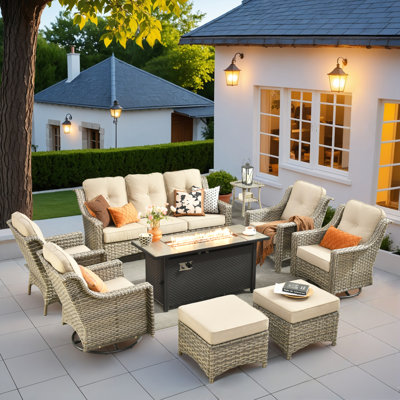 Ensemble de meubles de patio 9 pièces avec table de foyer d'extérieur de 53 po, chaises berçantes pivotantes en osier avec coussins confortables, ensemble de canapé à dossier haut toutes saisons pour la cour ou la pelouse