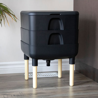 FCMP Outdoor Essential Living  Worm Composter Bin W/ Garden Trays