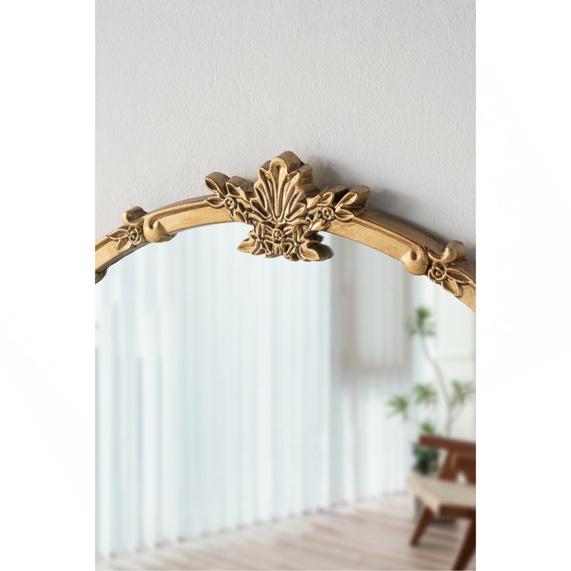 Miroir mural 30X31 "avec finition dorée et écusson décoratif