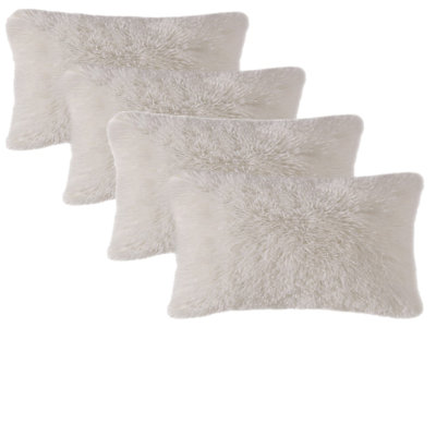 Coussin décoratif en fausse fourrure