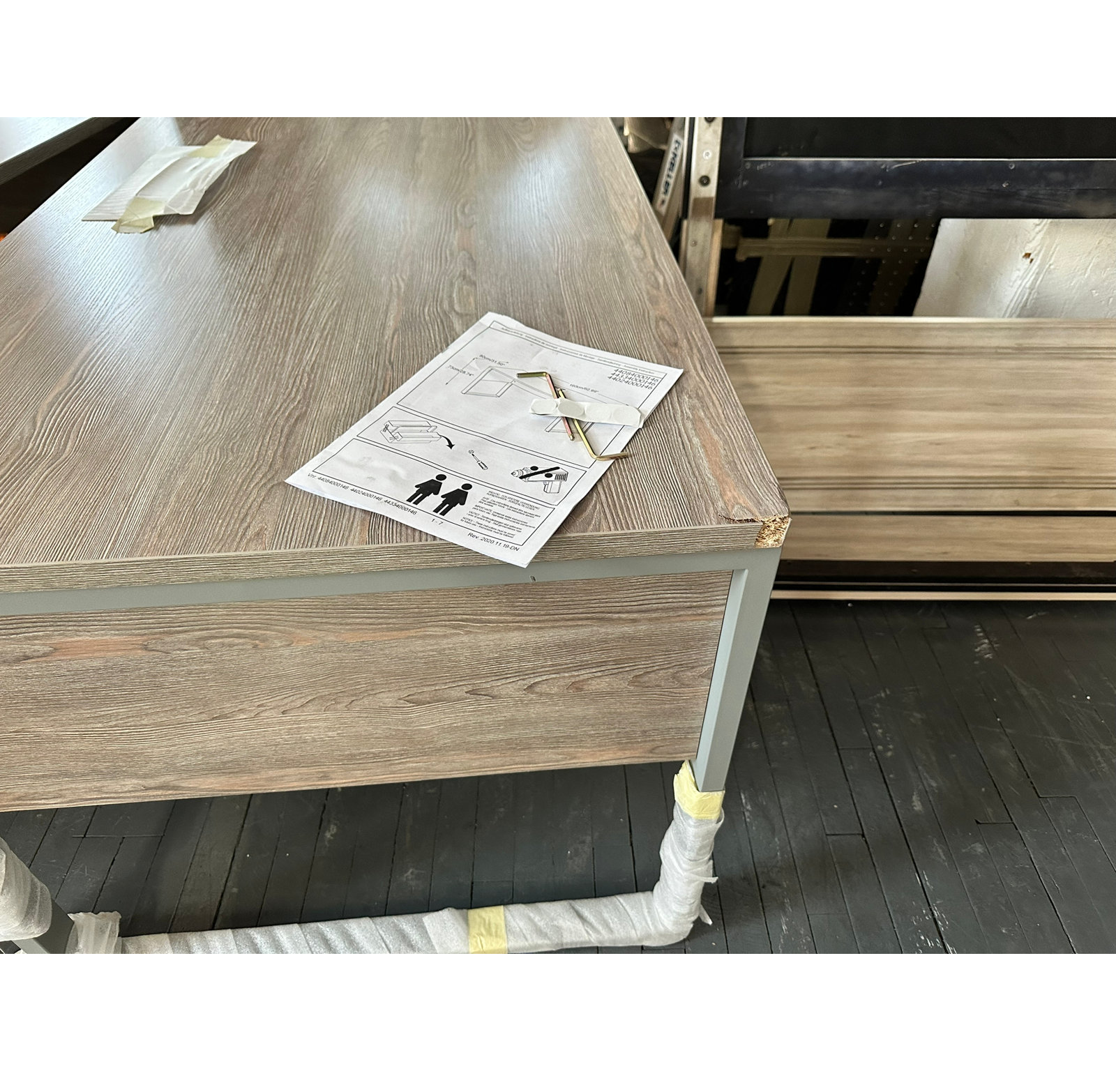 Gleda Pine Nightstand