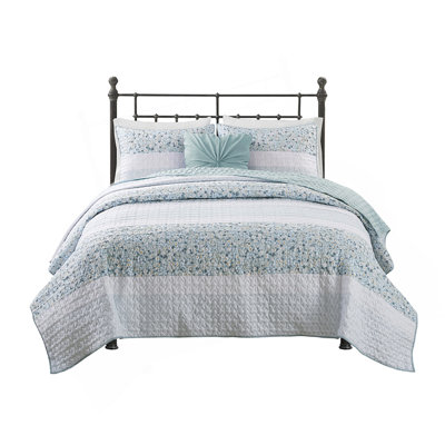 Full/Queen 4 Piece Seersucker Quilt Set With Throw Pillow