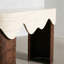 Table d'entrée moderne et élégante-129845798