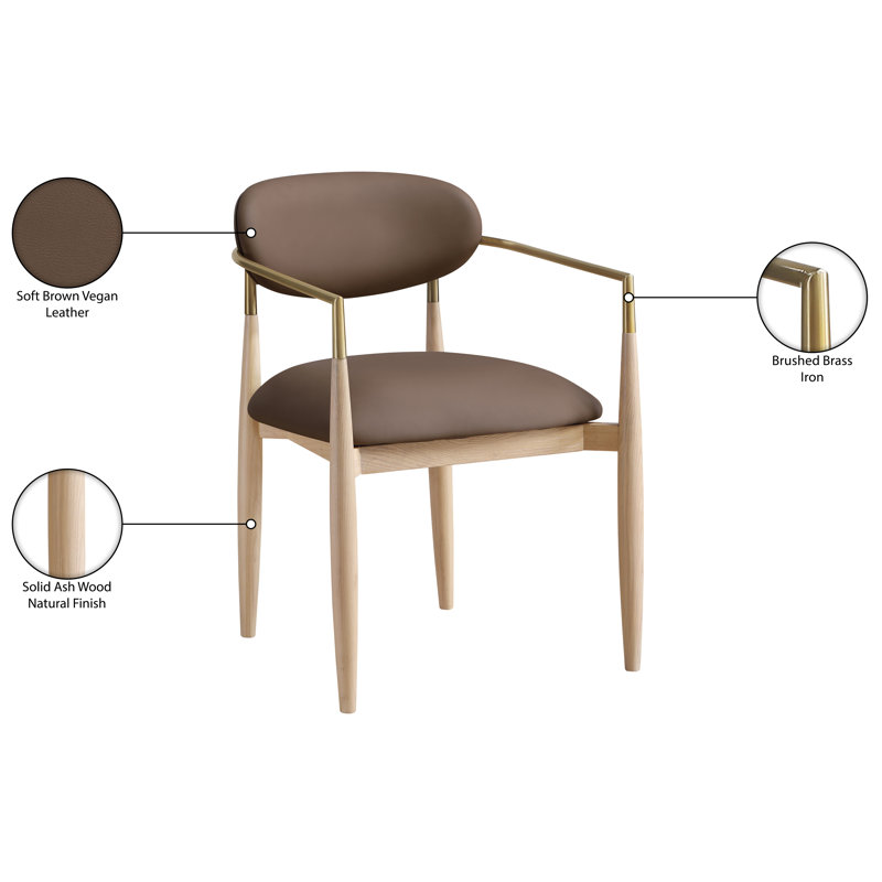 Chaise rembourrée en cuir Eligah, Cuir brun végétalien, Teinture naturelle / laiton brossé