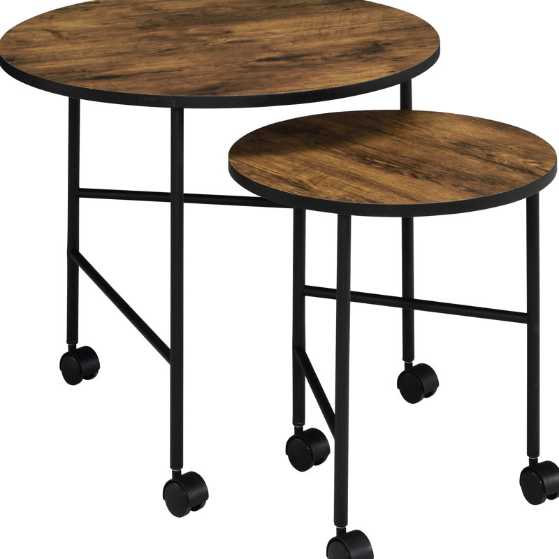 2 tables gigognes en chêne rétro et noir, utilisation de l'espace, côté fonctionnel avec tables à roulettes en bois à plateau rond en bois, caractère chaleureux
