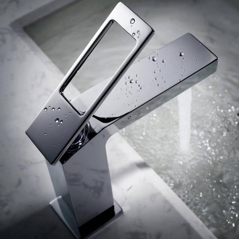 Single-handle Bathroom Faucet with Drain Assembly, Chrome
