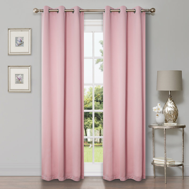 Paire de rideaux obscurcissant avec œillets Millendon, L 42 po x L 108 po, Craie mauve