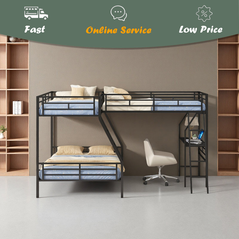 Lit simple superposé au dessus d'un lit double avec lit mezzanine simple attaché