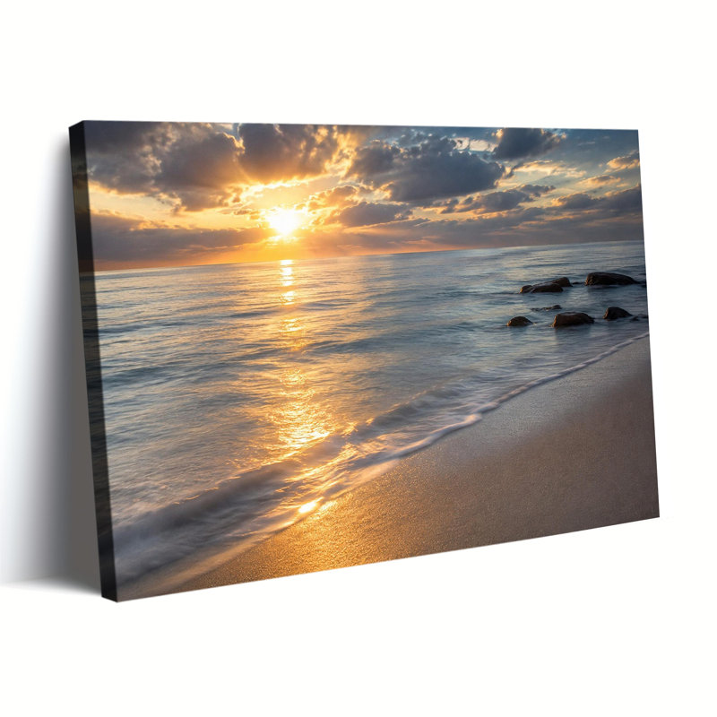 «Serene Ocean Beach Sunset», reproduction d'art sur toile tendue avec lumière dorée et calmes vagues côtières prêtes à être suspendues