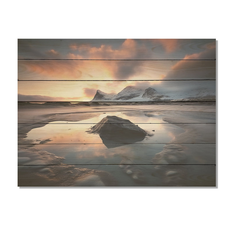 Lever de soleil sur la plage rocheuse IV - plage sur bois, H 10 po x l 20 po