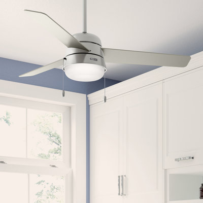 Ventilateur de plafond standard d'intérieur à 3 pales 52 po avec chaîne de traction et ensemble d'éclairage inclus Aker