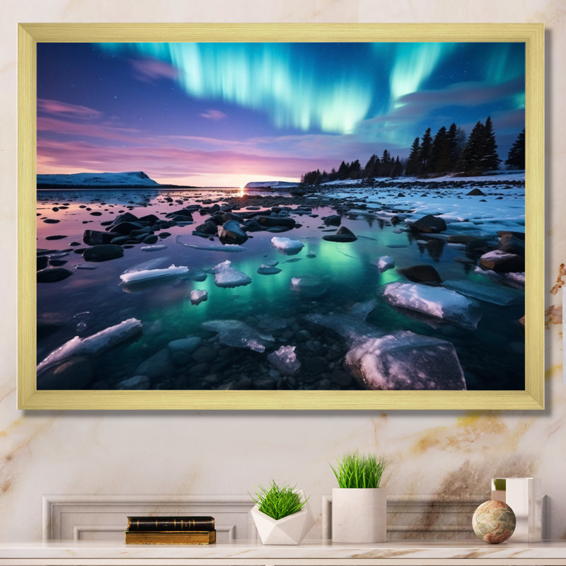 Samana Canada, lumière polaire I sur toile, Encadrement doré, H 30 po x l 40 po x P 1,5 po