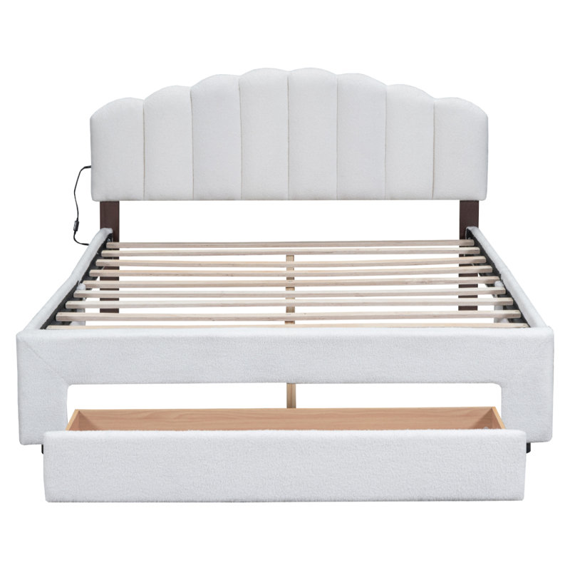 Grand lit plateforme tapissier Teddy
