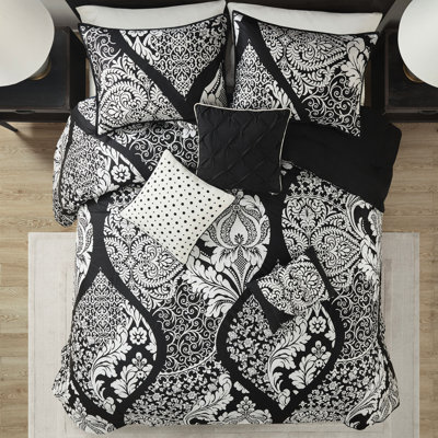 Édredon grand 7 pièces noir. Coton imprimé avec motif élaboré. . Livré avec 2 taies décoratives, 3 coussins, 1 édredon, . Lavable à la machine - Grand, noir. Imprimé. Rembourrage. Comprend un pli décoratif