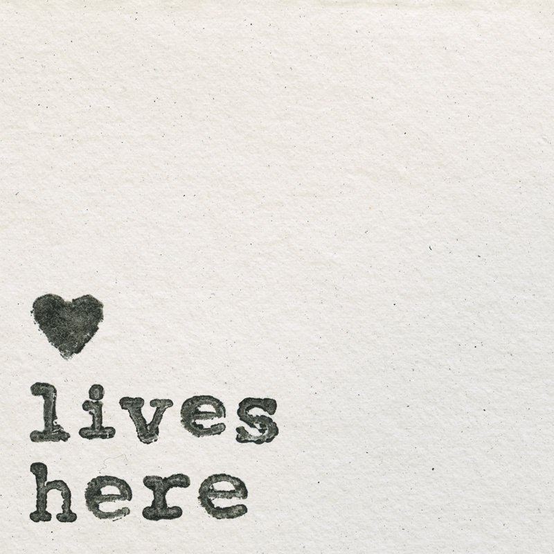 «Love Lives Here» par Wild Apple Portfolio - impression, H 30 po x l 30 po, Non, Toile tendue