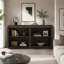 Buffet en bois à 4 portes avec prise électrique, meuble d'appoint à texture verticale ondulée sans poignées-309611024