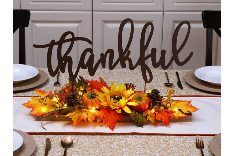 How to Make a Modern Thanksgiving Centerpiece with Dried Flowers