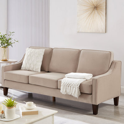 Velours taupe avec accoudoirs arrondis, siège pour 3 personnes et pieds en bois pour un salon confortable, construction, dossier rembourré,