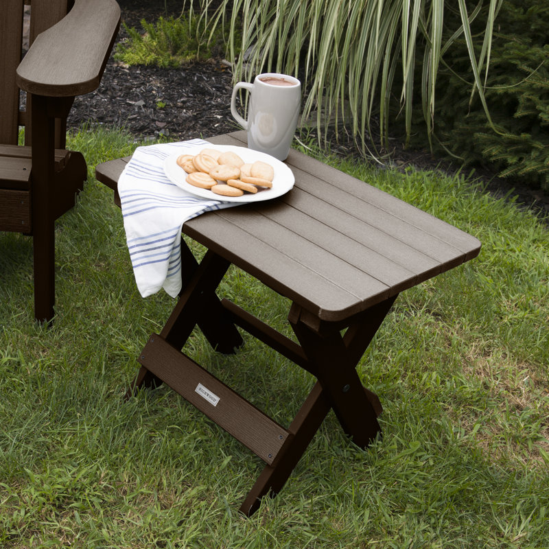 Table d'appoint en plastique Prattsville, Gland de chêne vieilli