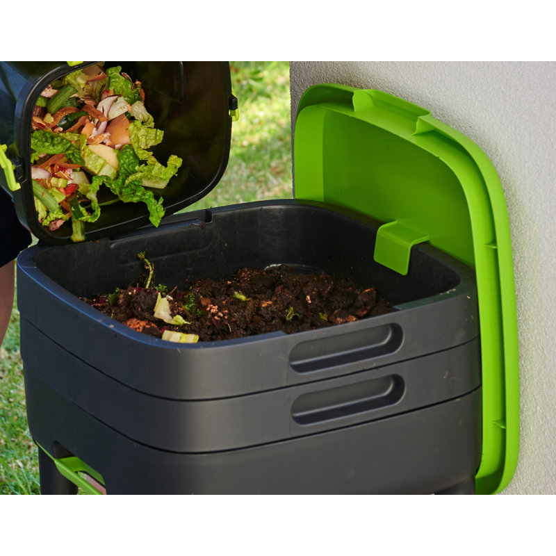 Maze 4 Gallons Plastic Odor Resistant Worm Bin with Latching Lid