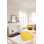 Tapis décoratif jaune, beige, rouge, noir et géométrique