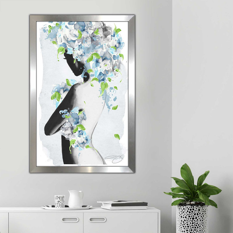 «Nude In Blue Florals (Vertical)» par By Jodi - impression, H 27,5 po x l 21,5 po x P 0,75 po, Encadrement argenté