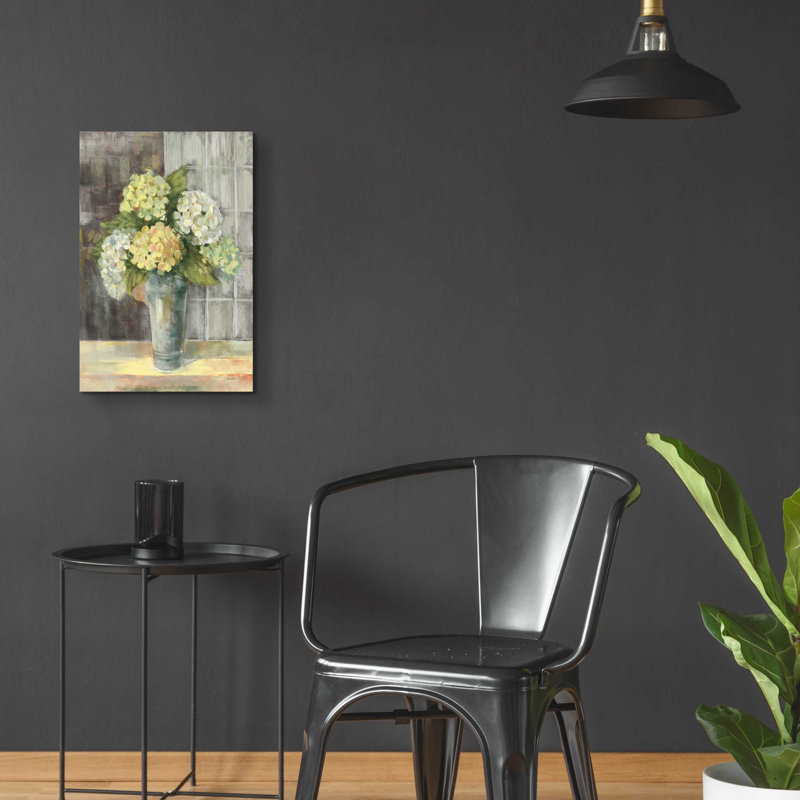 «Yellow Hydrangea Gray» par Carol Rowan, H 24 po x l 16 po x P 0,2 po