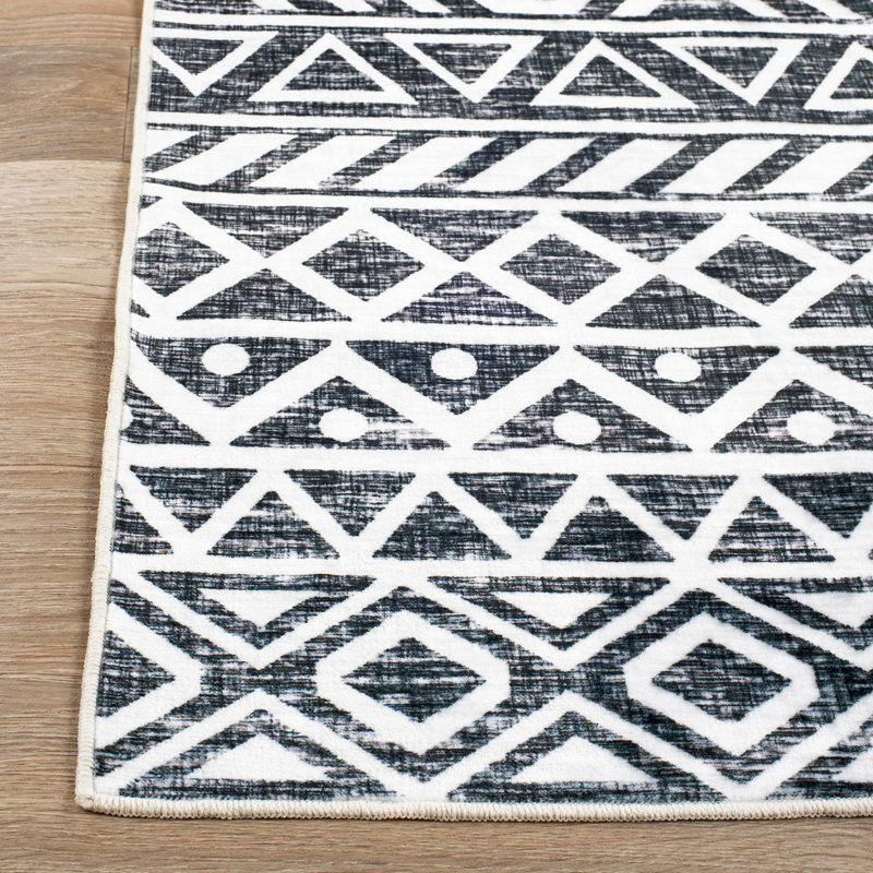 Armarion Contemporary Distressed Geometric Gray Area Rug, Rectangle 5' x 7'