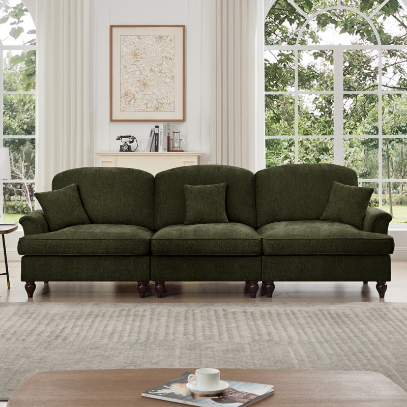 Élégant canapé Mid-Century 3 places avec accoudoirs évasés et volants amovibles, jupes plissées et pieds fuselés, canapé en chenille confortable à trois places pour le salon, vert