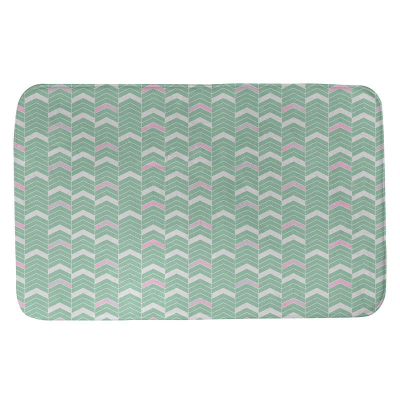 Tapis pour salle de bain lineed chevrons Stephenie, l 17 po x L 24 po, Vert et rose