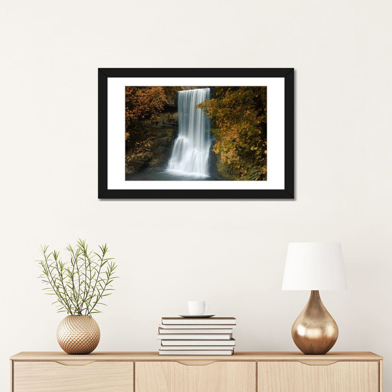 « automne cascade », impression sur toile, Papier d'art encadré noir, Blanc, H 16 po x l 24 po x P 1 po