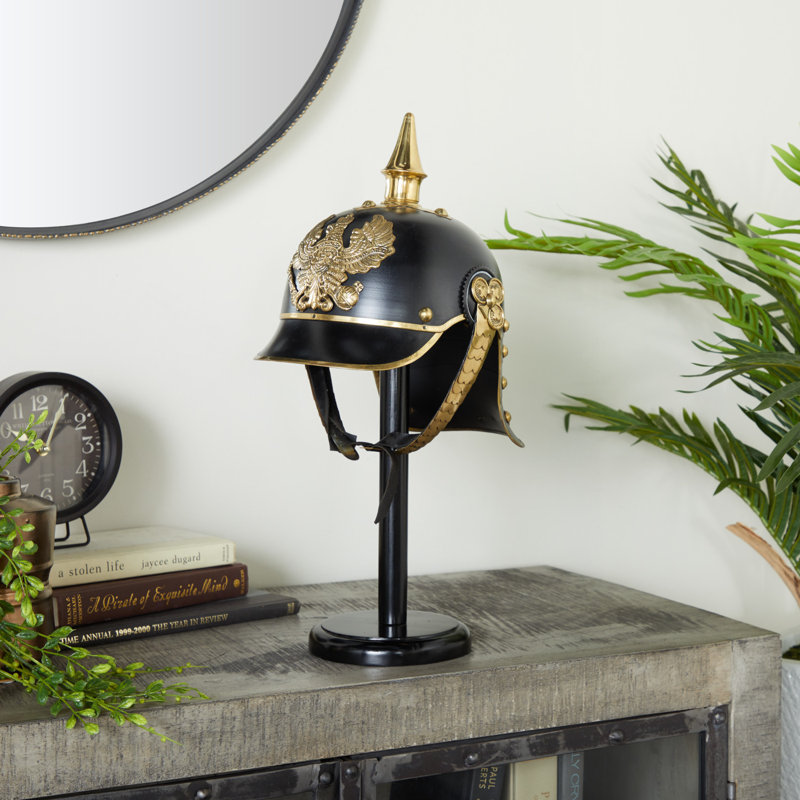 Sculpture Alemar Cole et casque en fer