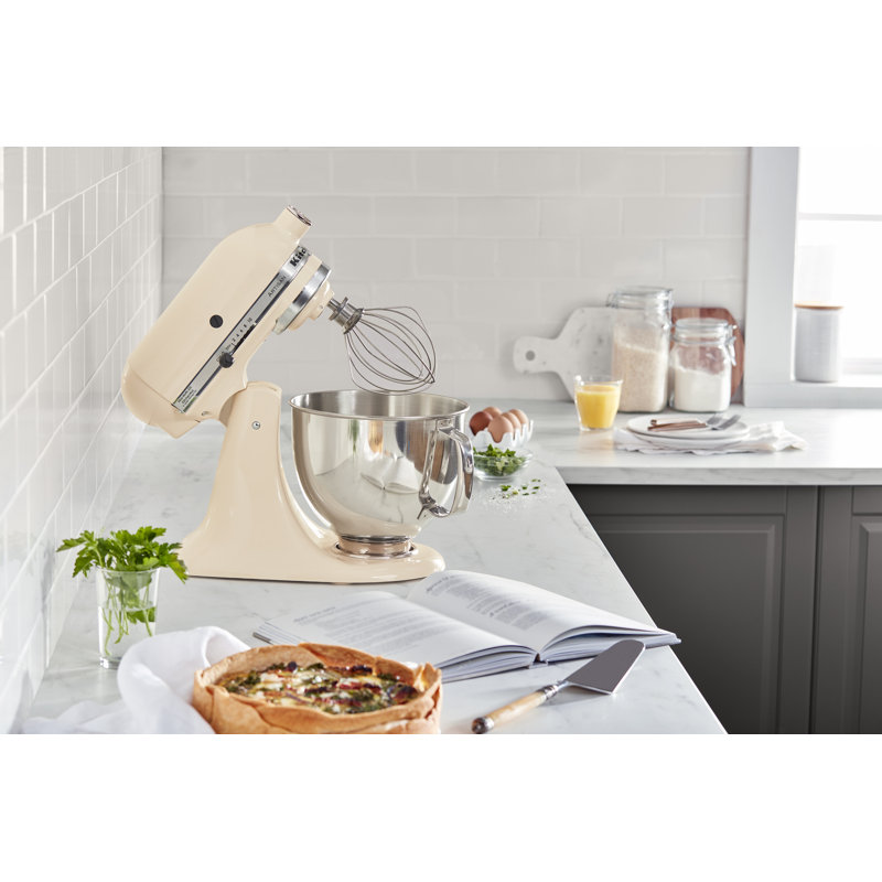 Batteur sur socle à tête inclinable de 5 pte Artisan® de KitchenAid®, Crème amande