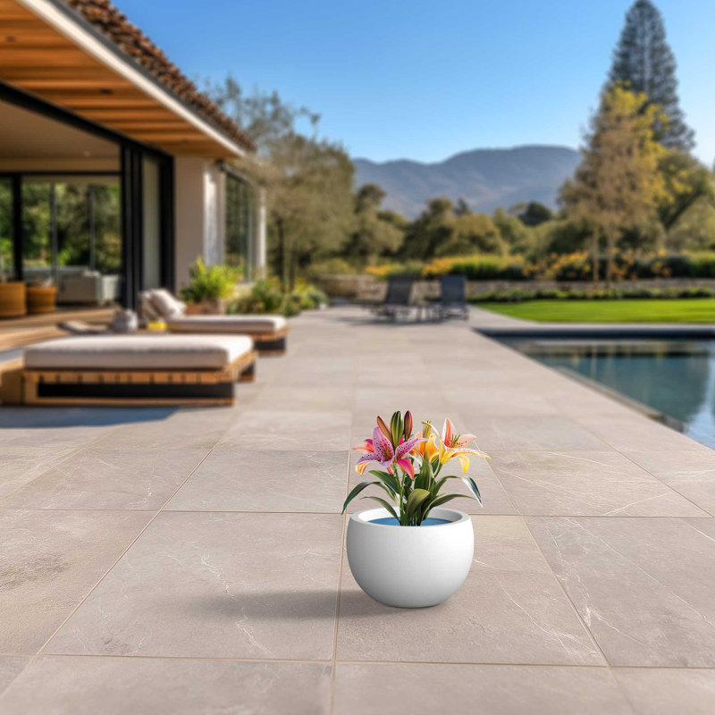Pot à fleurs en ciment Highwoods, H 7,87 po x l 11,81 po x P 11,81 po, Blanc vif (intérieur amélioré)