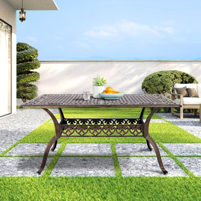 Tables de patio Marmillion pour six personnes