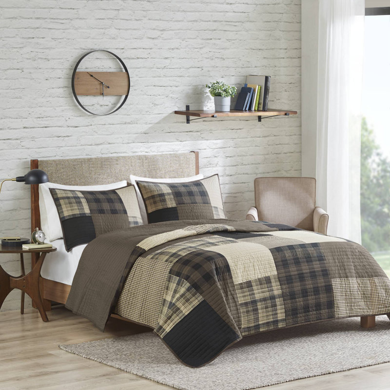 Rustic Charm King-Sized Reversible Cotton Quilt Set in Tan