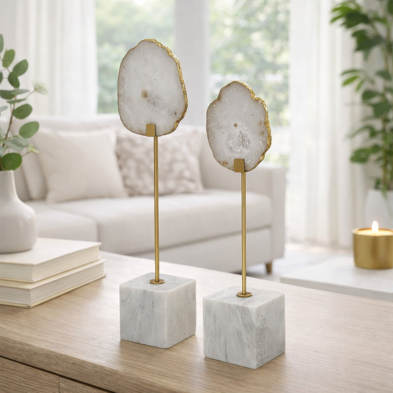 Ensemble de 2 statues décoratives, agate blanche et marbre, accent doré