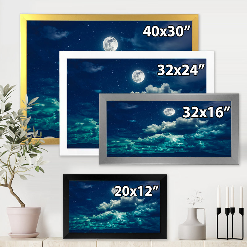 Pleine lune dans le ciel nocturne nuageux II - photographie sur toile, H 12 po x l 20 po x p 1 po, Cadre photo noir