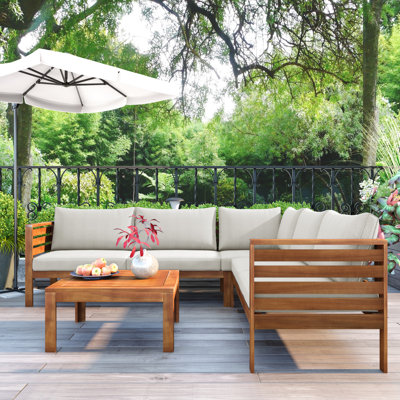 Ensemble de sièges de style japonais en bois avec coussins beiges résistants à l'eau pour terrasse