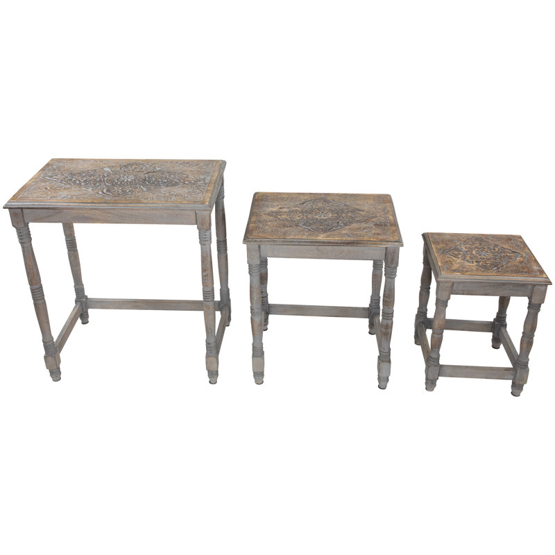 Tables gigognes en bois massif