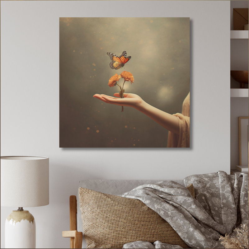 «Blossoming Butterfly Blessing» sur toile, H 16 po x l 16 po x P 1 po, Cadre flottant doré
